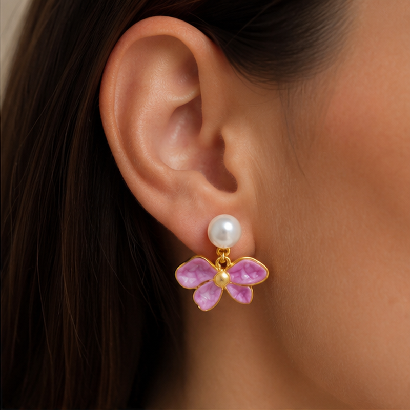 Petalo Pearl Drop Earrings — Detailansicht
