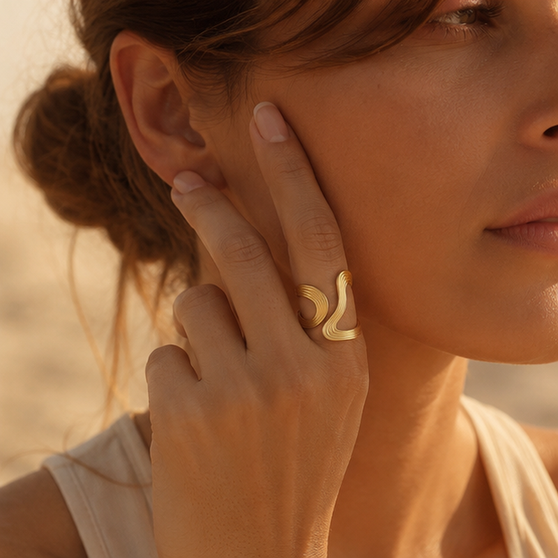 Riccio Ridged Wave Ring — detail view