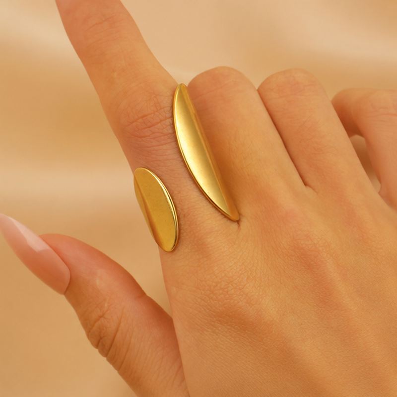 Seme Double Oval Ring — detail view