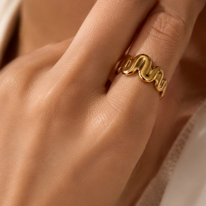 Serpe Wave Ring