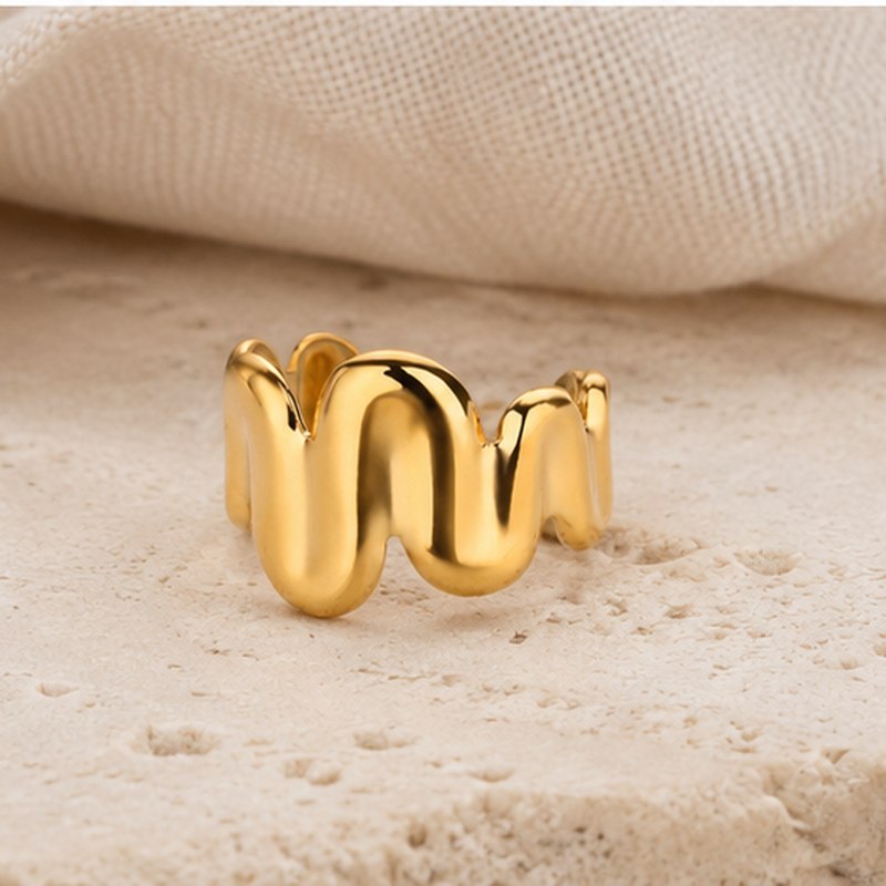 Serpe Wave Ring