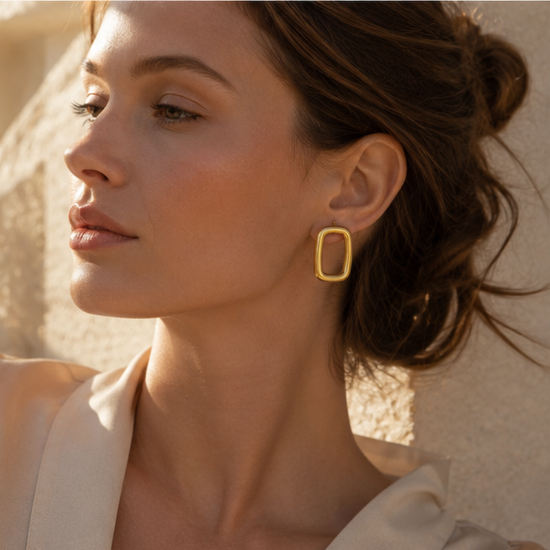 Cornice Open Rectangle Earrings — Detailansicht