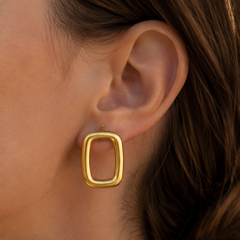 Cornice Open Rectangle Earrings — Detailansicht