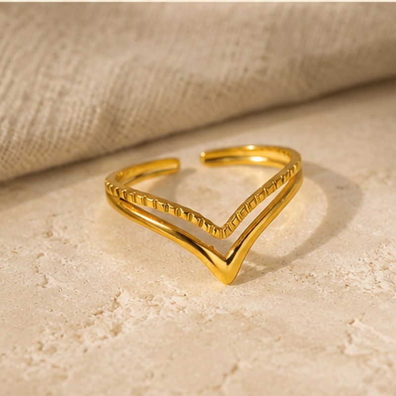 Punta Chevron Ring