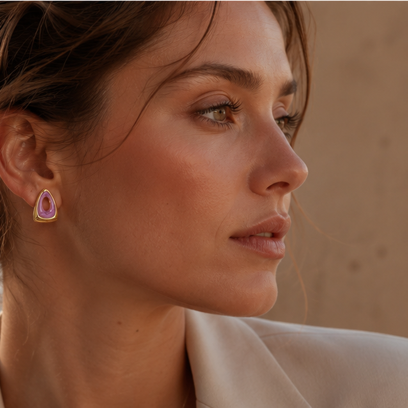 Trigono Resin Stud Earrings — Detailansicht