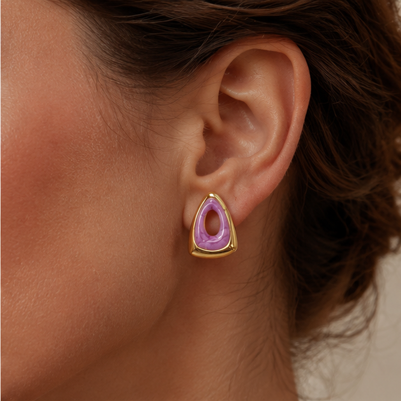 Trigono Resin Stud Earrings — Detailansicht