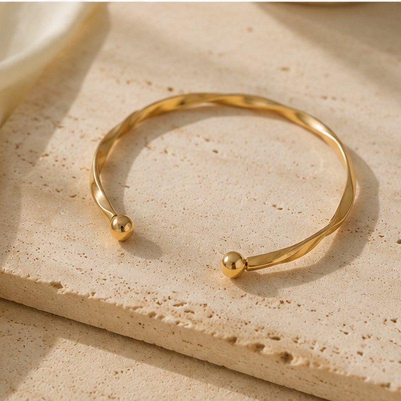 Torsione Twist Cuff